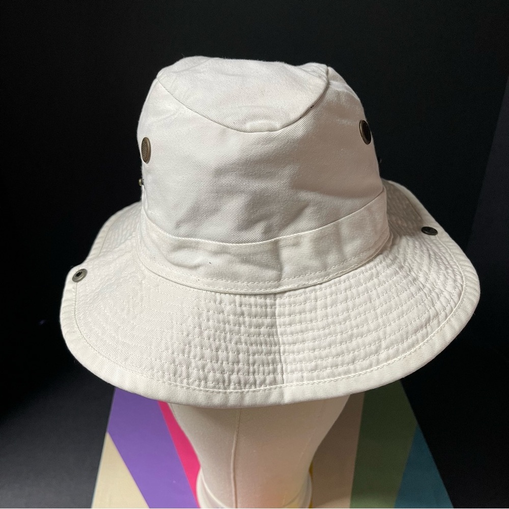 BUCKET HAT